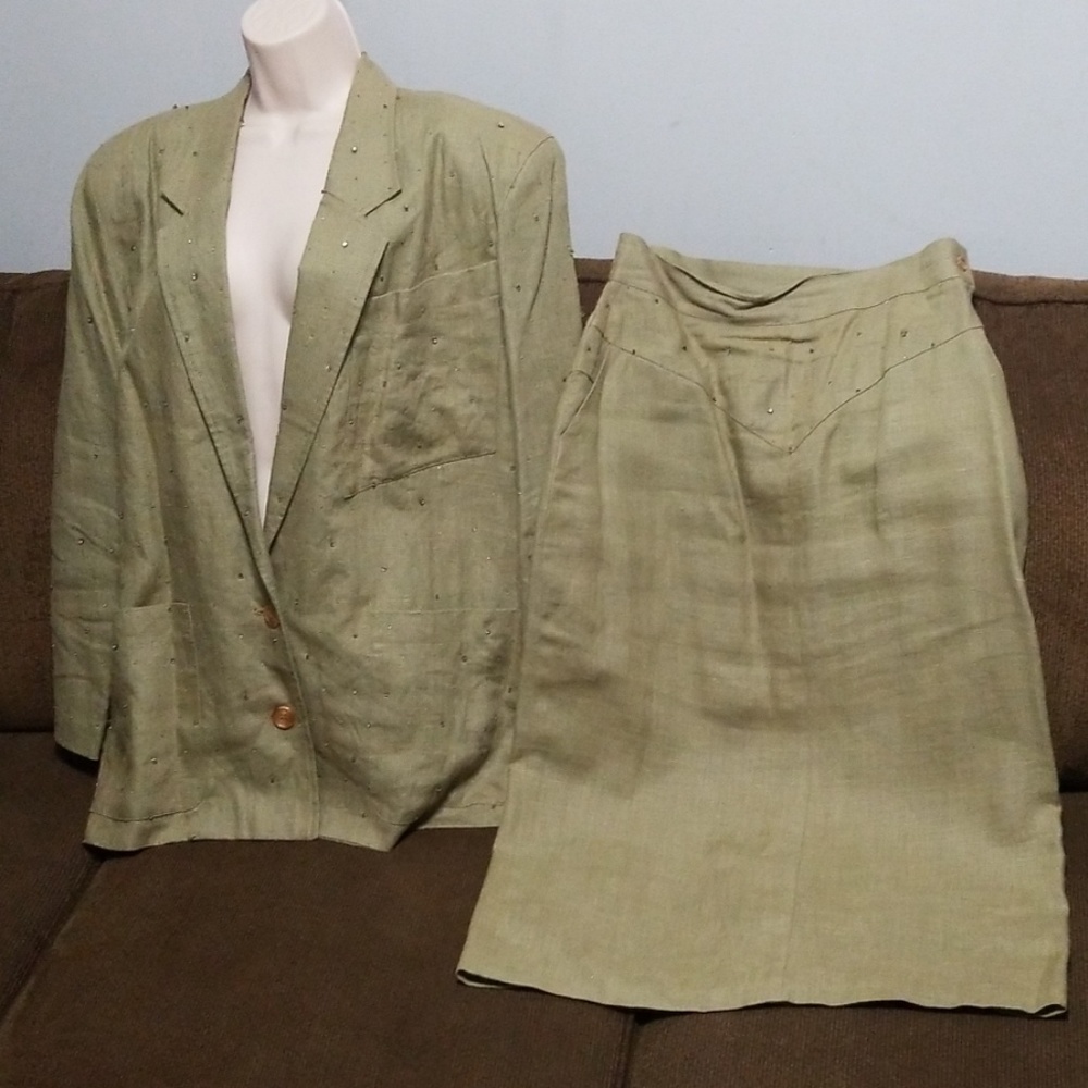Tocca women's green linen jeweled skirt suit